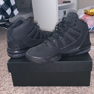 Jordan Max aura all black